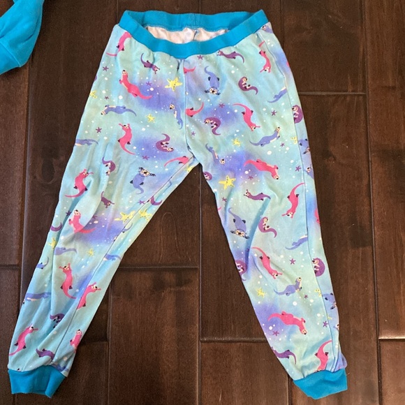 Maplelea otter PJ set 4T ⭐️ Host Pic! ⭐️ - Picture 3 of 4